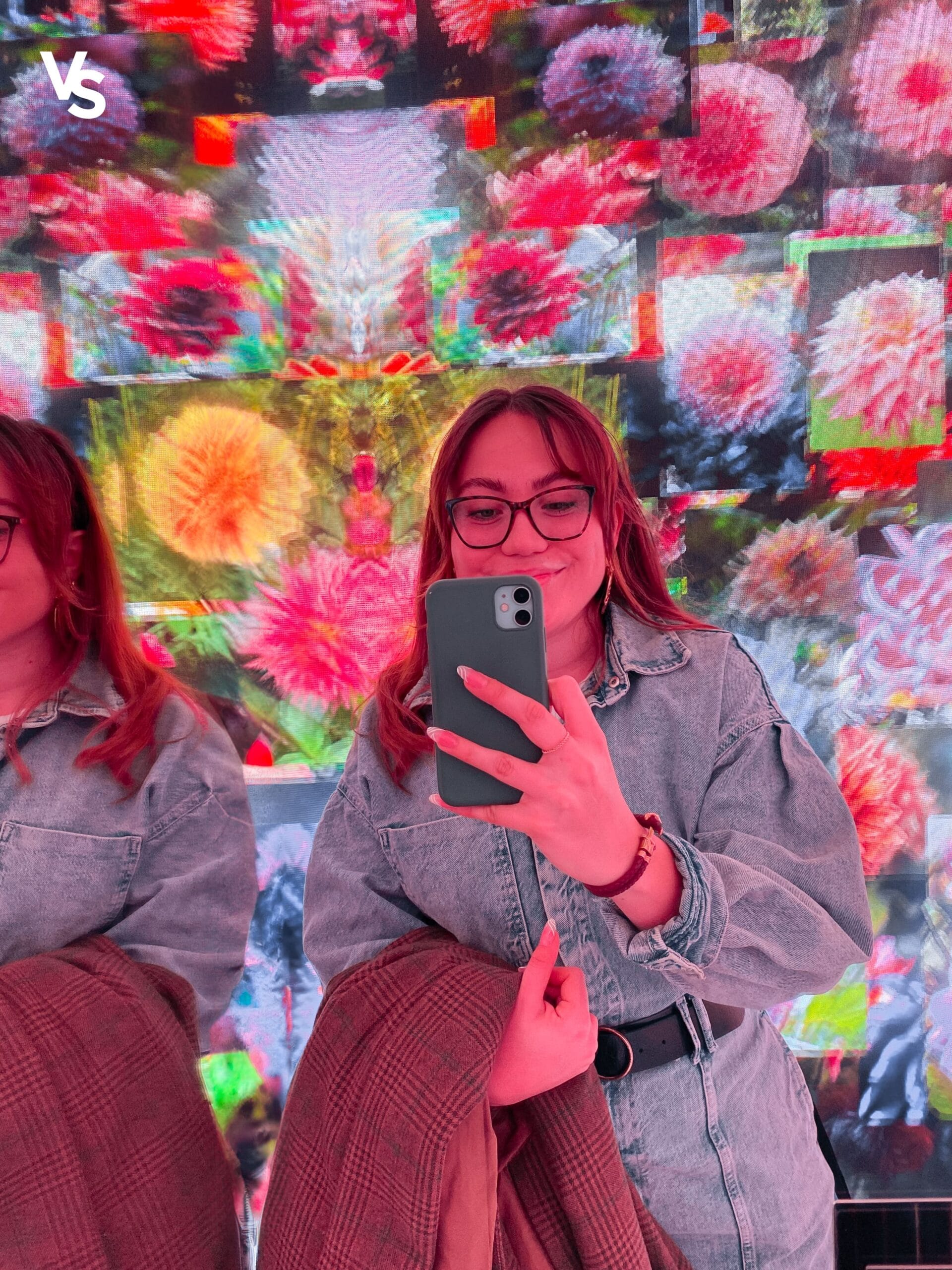 Valeria en la exposición inversiva de Refik Anadol por el 75 aniversario se Serpenti