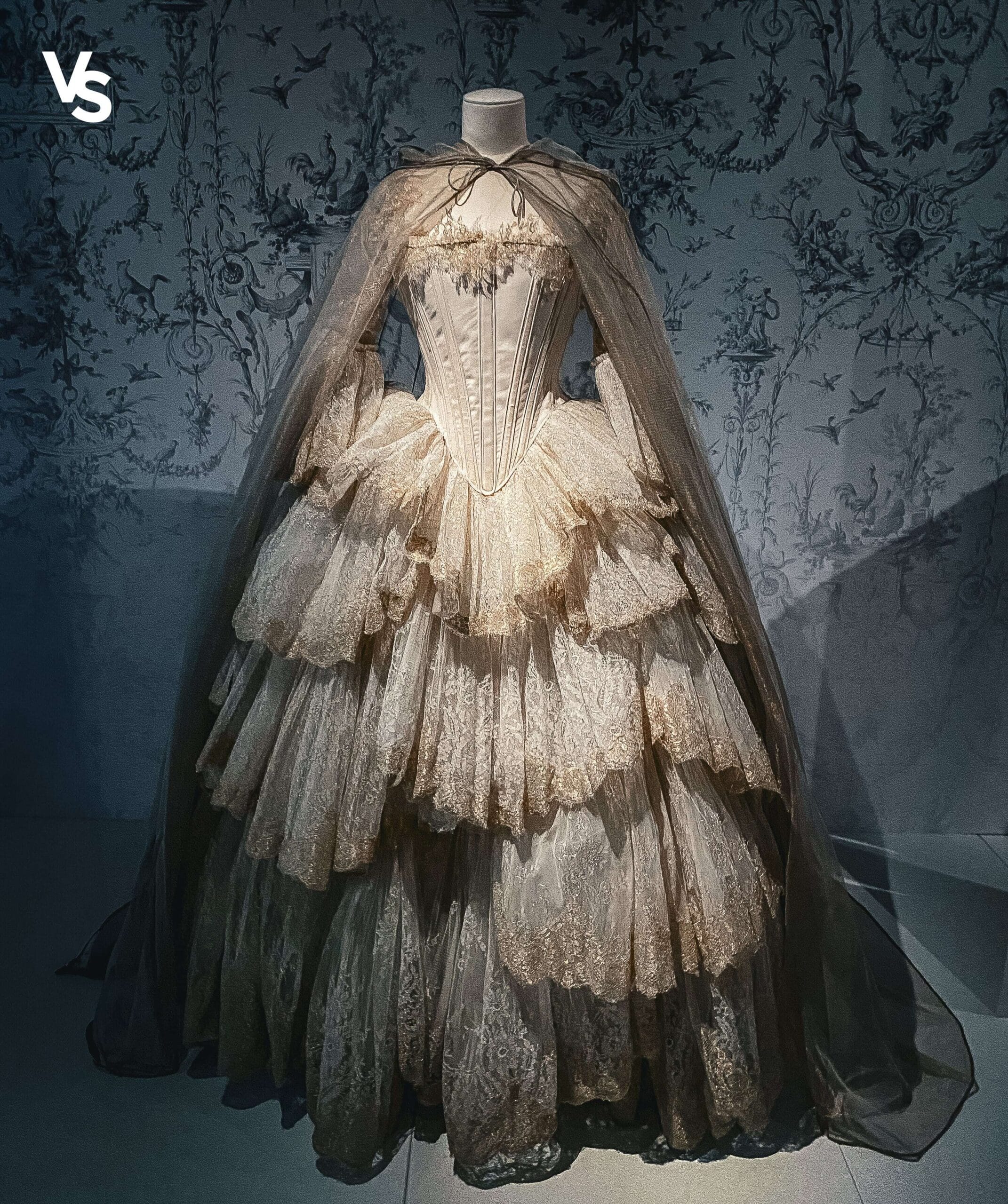 Maria Grazia Chiuri para Christian Dior alta costura, colección 2022. Vestido en tul plisado. Creación especial diseñada para la serie "María Antonieta"